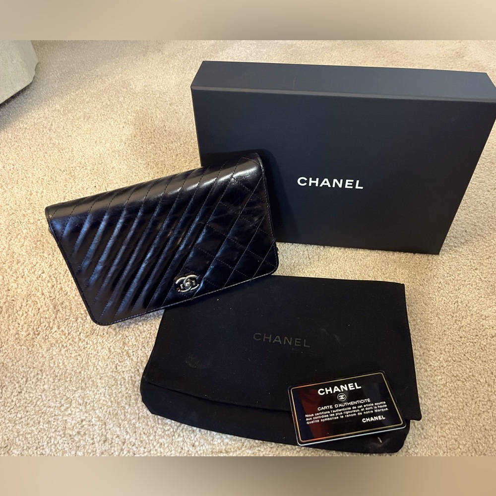 Chanel wallet on a silver chain - Black